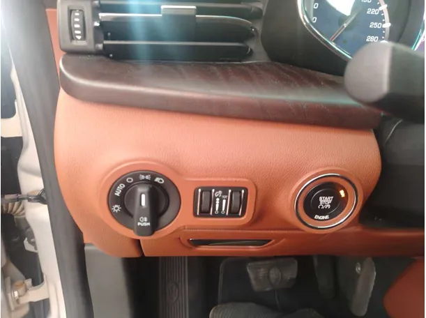 Car image 35
