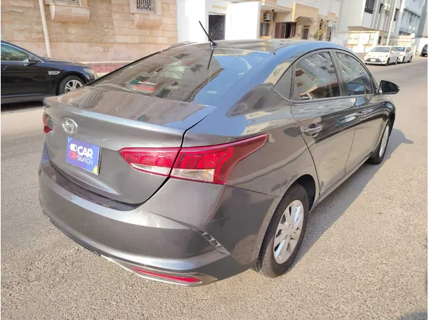 Car image 5
