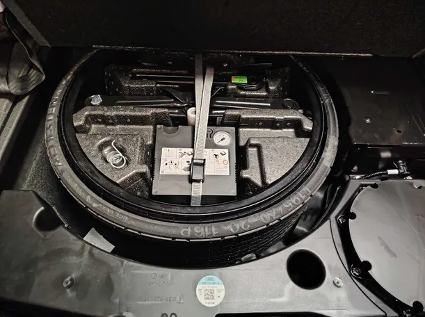 Car image 30