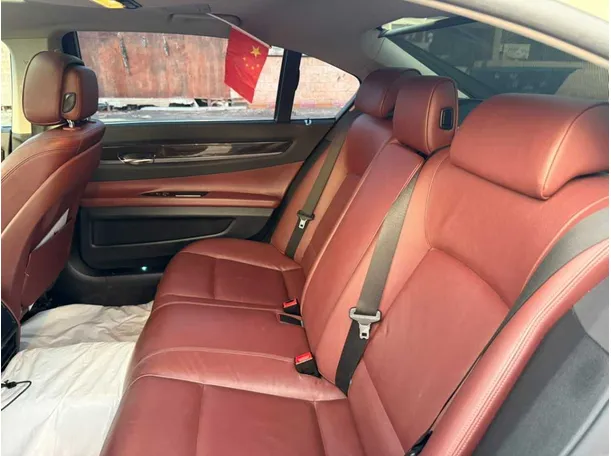 Car image 18