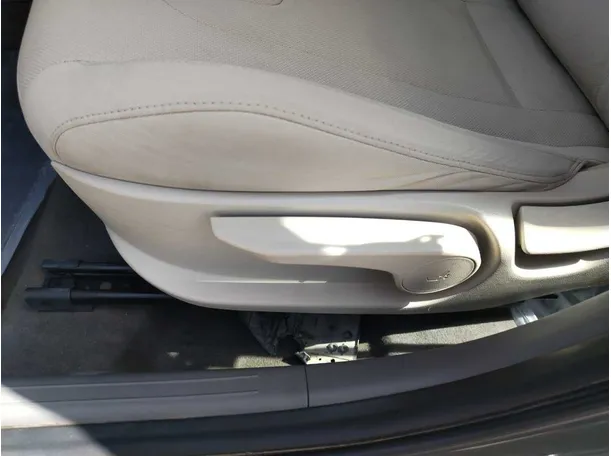 Car image 40