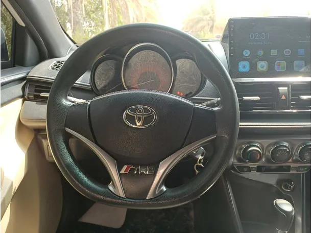 Car image 17