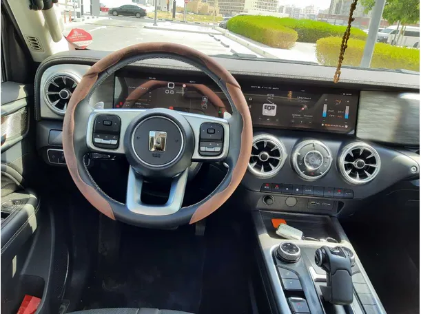 Car image 16