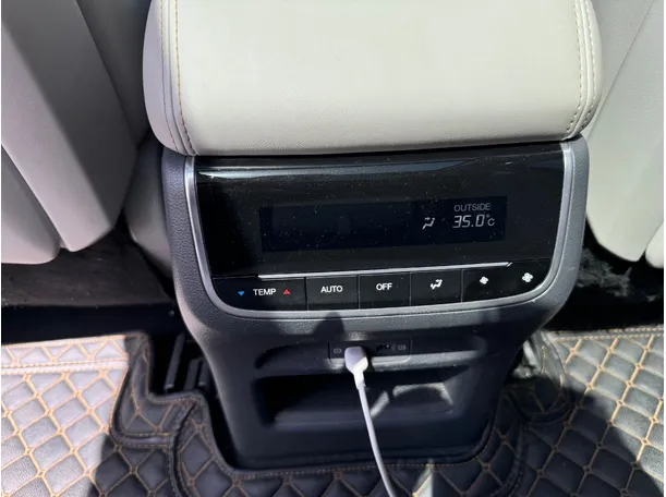 Car image 28
