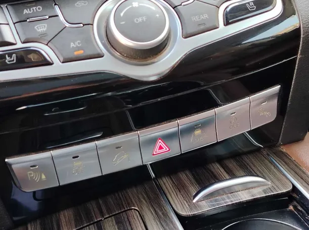 Car image 33