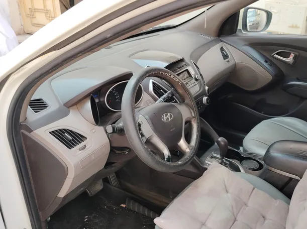 Car image 13