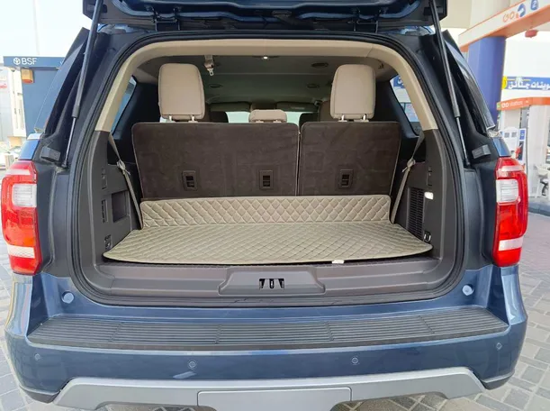 Car image 32