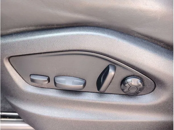 Car image 33