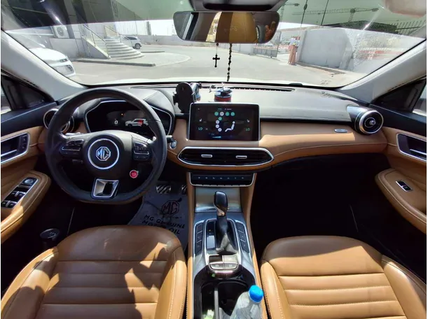 Car image 14