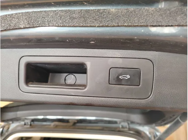 Car image 34