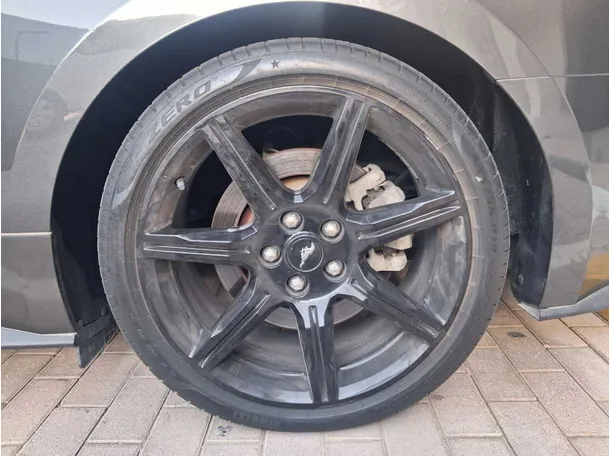 Car image 9
