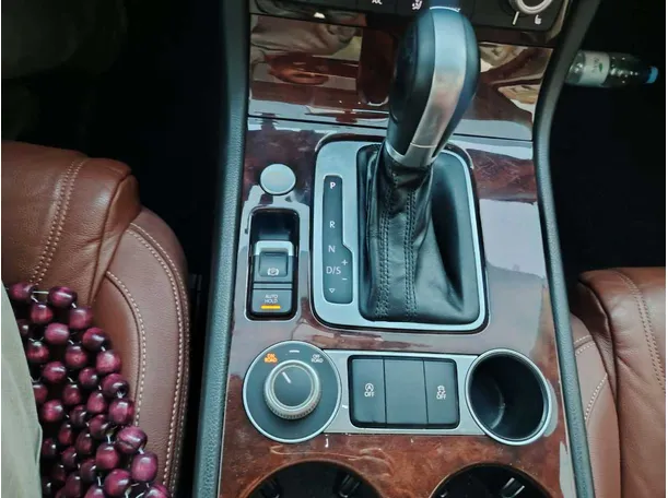 Car image 23