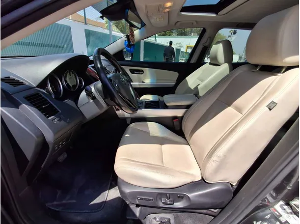 Car image 12
