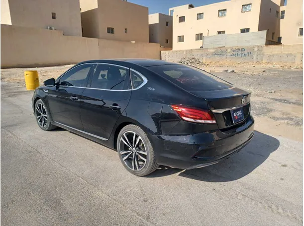 Car image 7