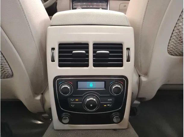 Car image 28