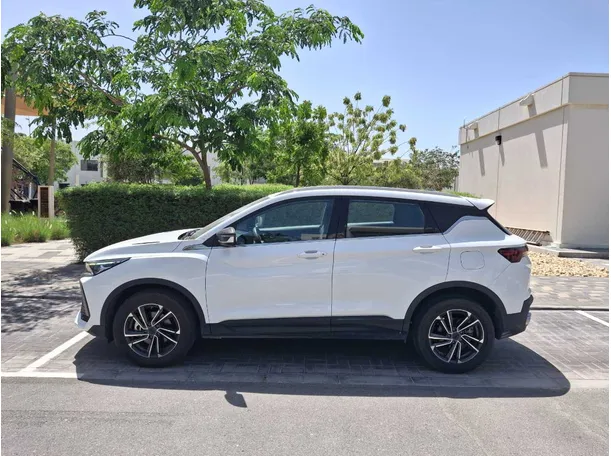Car image 8