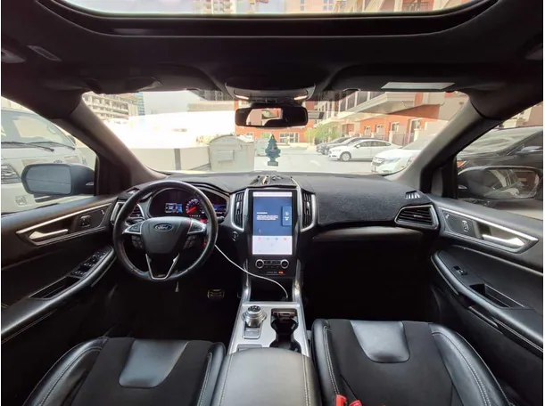 Car image 18