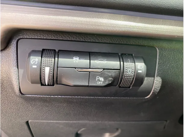 Car image 24