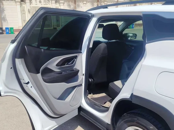 Car image 13