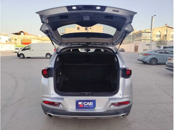 Car image 26