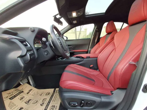 Car image 12