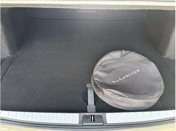 Car image 30