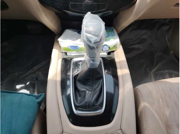 Car image 18