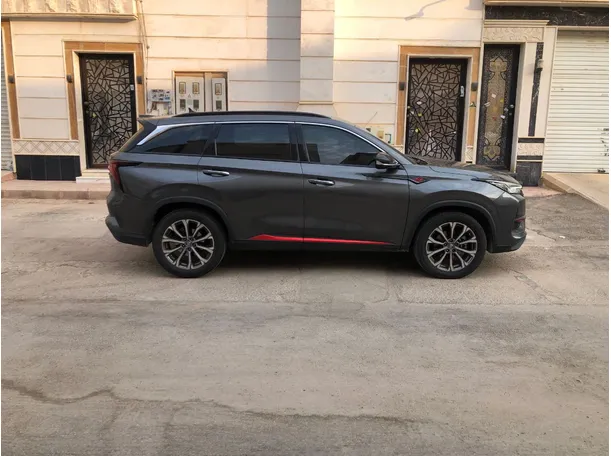 Car image 4