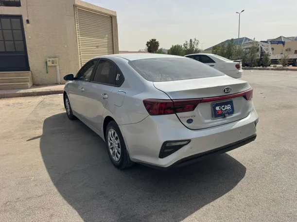 Car image 7