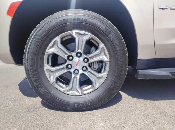 Car image 10