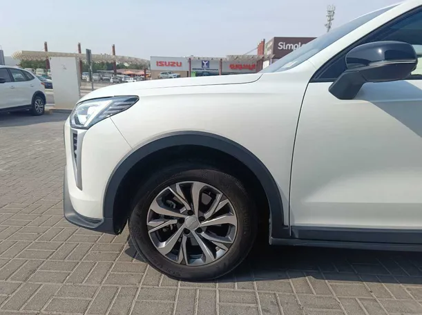 Car image 9