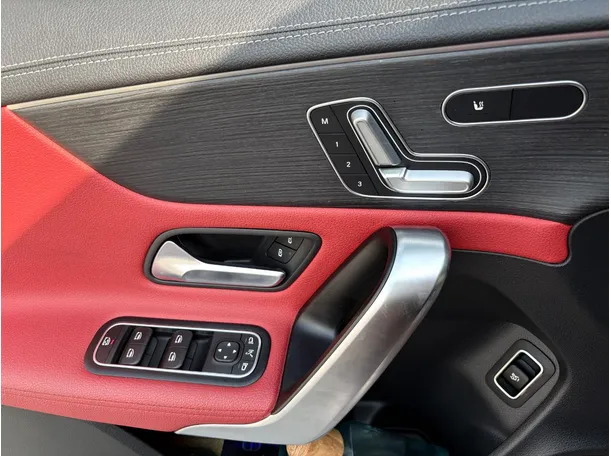 Car image 26