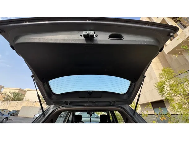 Car image 23