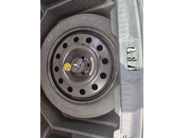 Car image 30