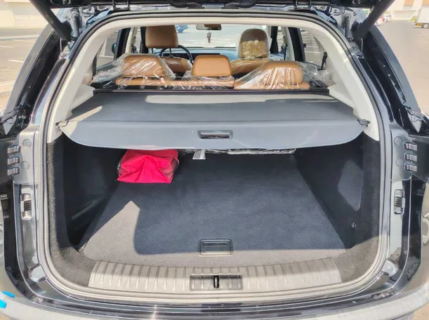 Car image 26