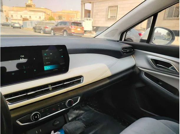 Car image 25