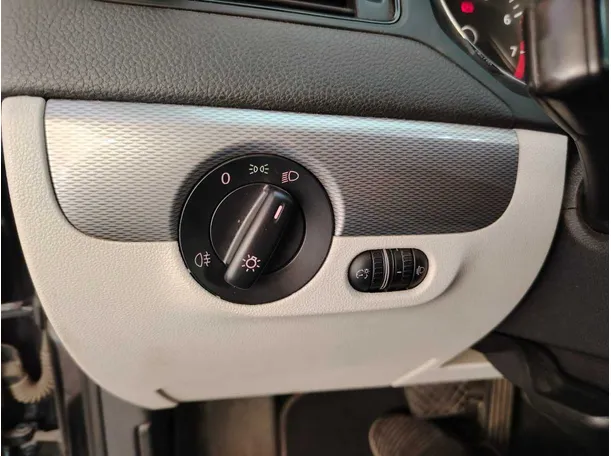 Car image 34