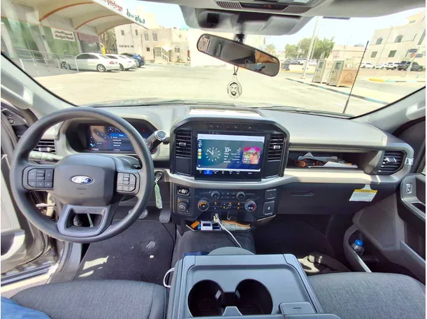 Car image 15