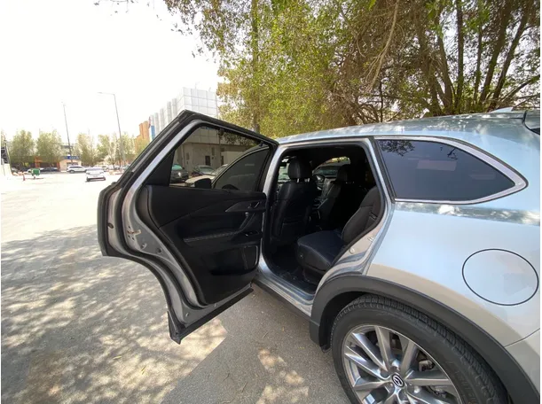 Car image 12