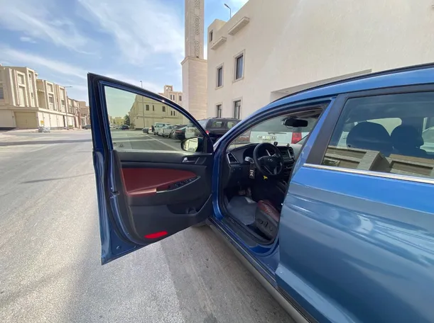 Car image 10