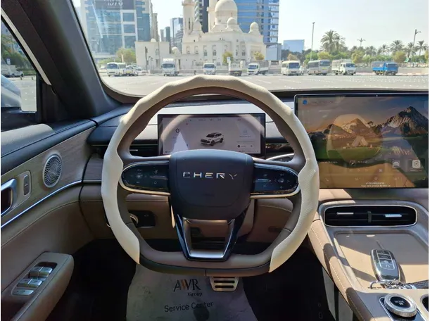 Car image 14