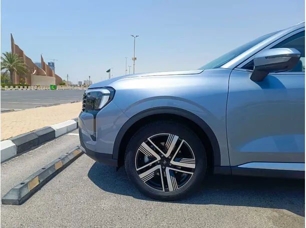 Car image 9