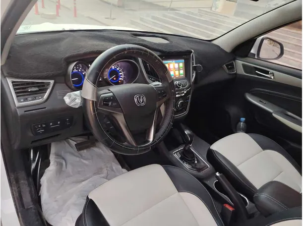 Car image 12