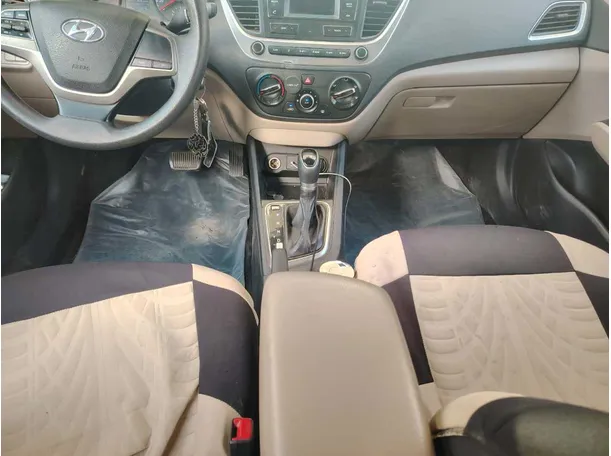 Car image 19