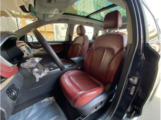 Car image 11