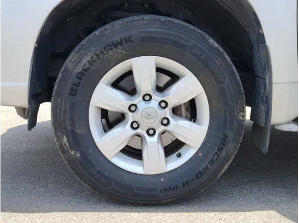 Car image 10