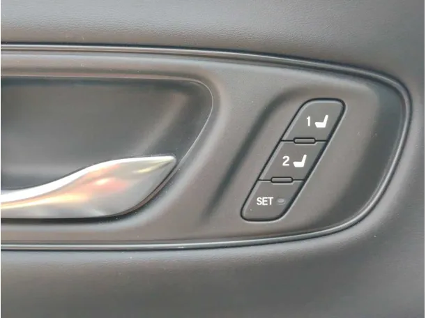 Car image 32