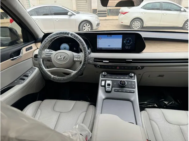Car image 16