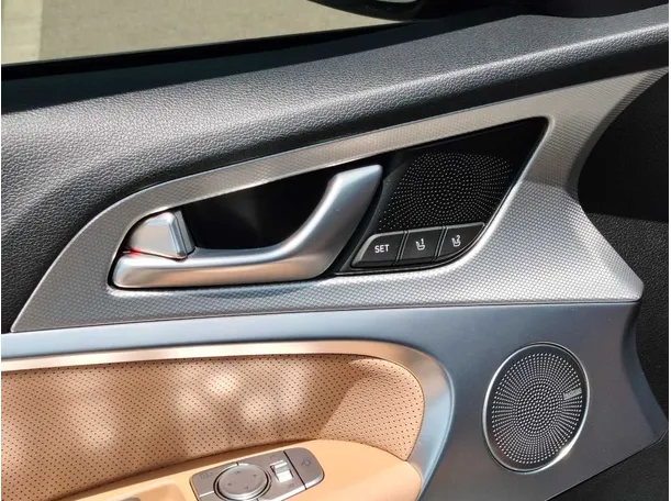 Car image 28