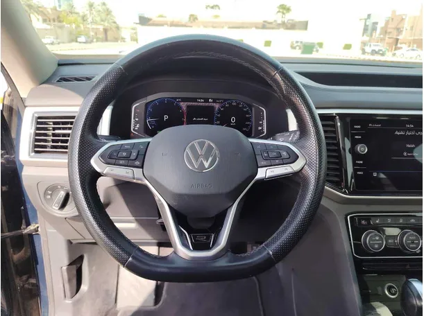 Car image 24
